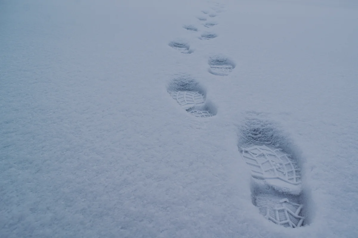 Footprints in fresh snow, one step at a time, like gradual exposure in OCD treatment